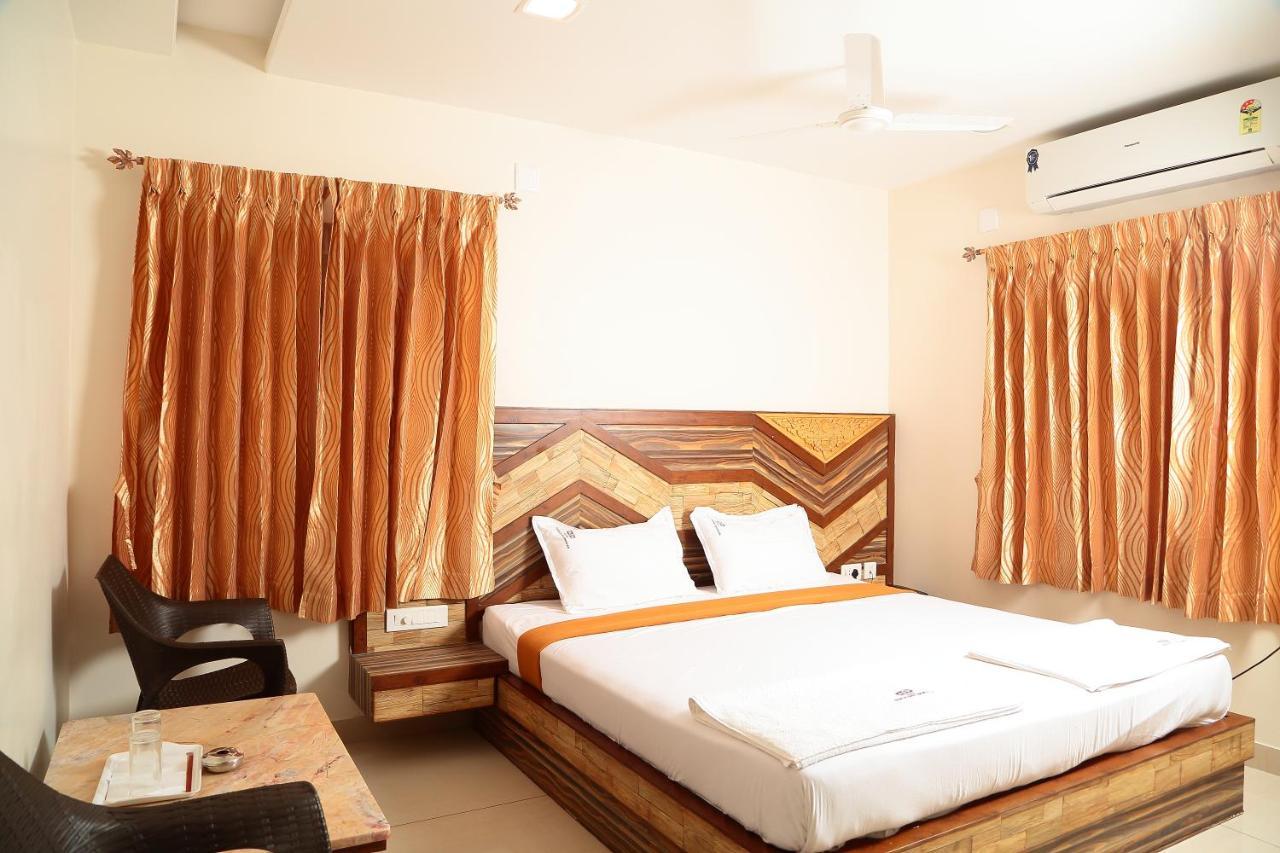 Annai In Saravana Bhavan Fine Stay And Restaurant Velankanni Exterior foto